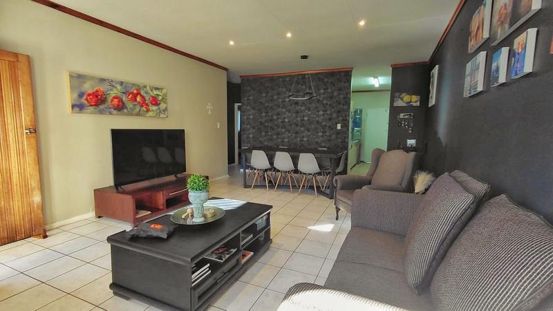2 Bedroom Property for Sale in Langenhovenpark Free State